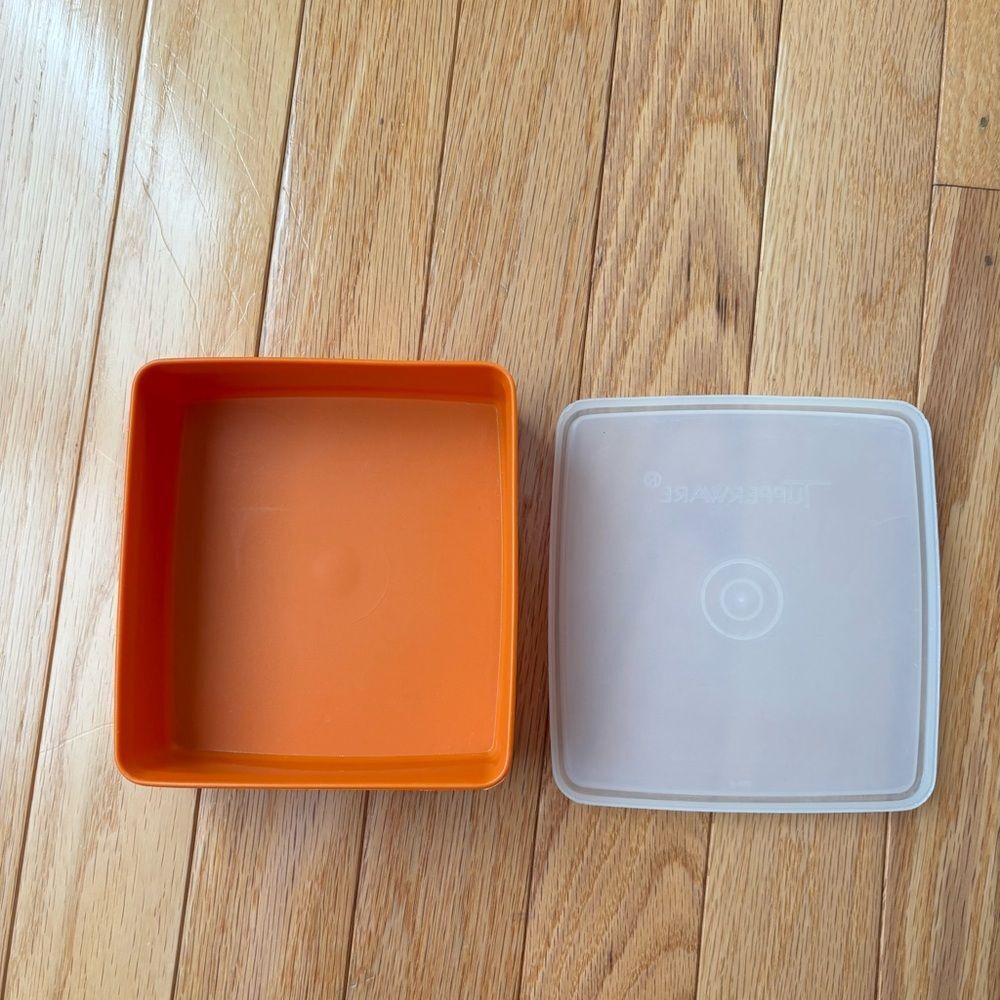 Tupperware Vintage Sandwich Square-a-Way Storage Keeper 670-1‎ Orange Lid